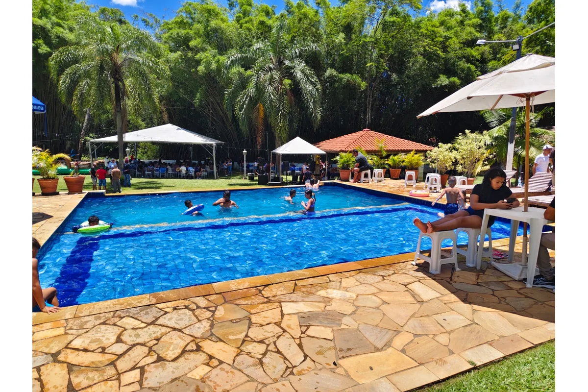 Diversão na Piscina do Sítio