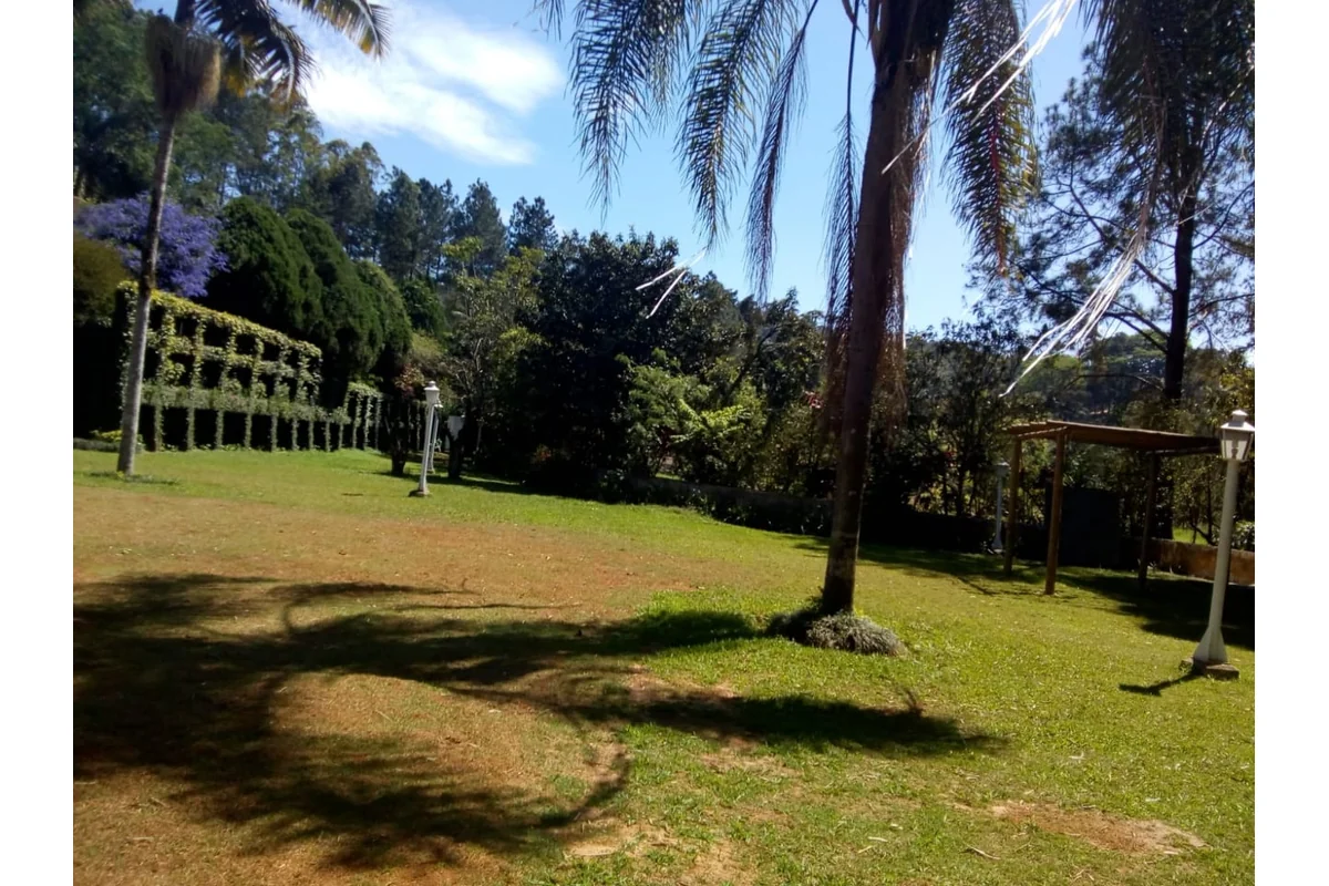 Espaço para eventos em meio à natureza